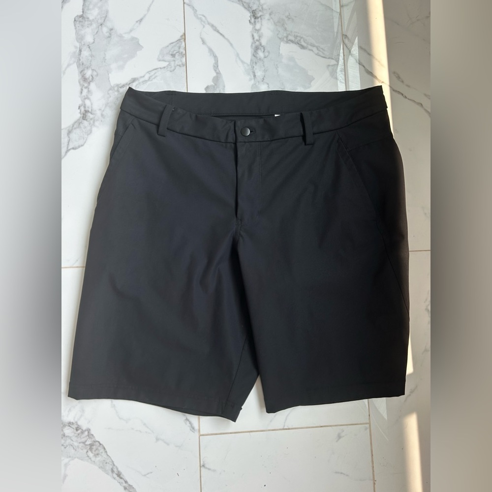 ✨MENS SIZE 38 LULULEMON GOLF SHORT 🏌️
